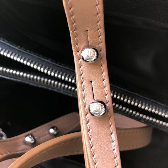 Auth Chanel Black Glazed Calfskin On the Road Tote Bag - Pre-owned - Picture 14 of 16